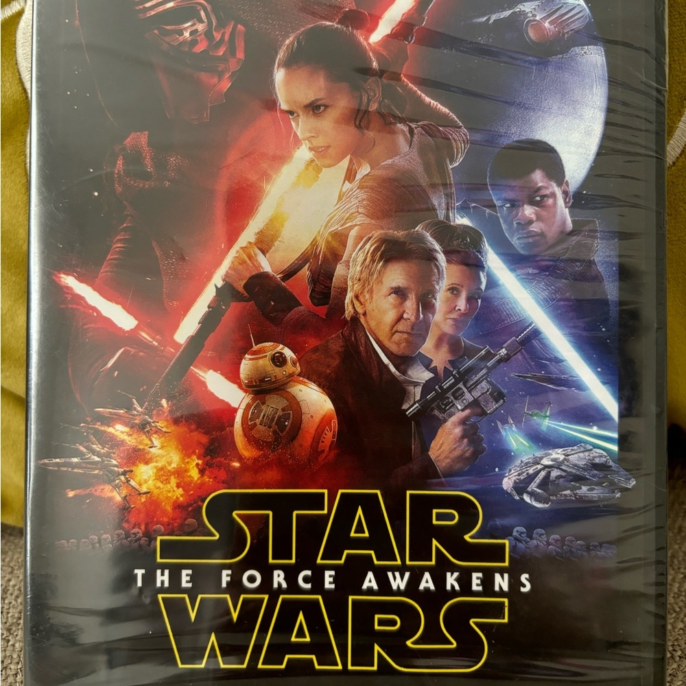 DVD  Star Wars The Force Awakens 2015 Harrison Ford Mark Hamill Carrie Fisher
